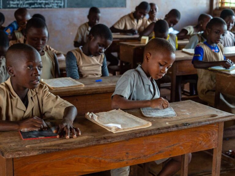 Education: la dictée fait son retour dans les écoles primaires