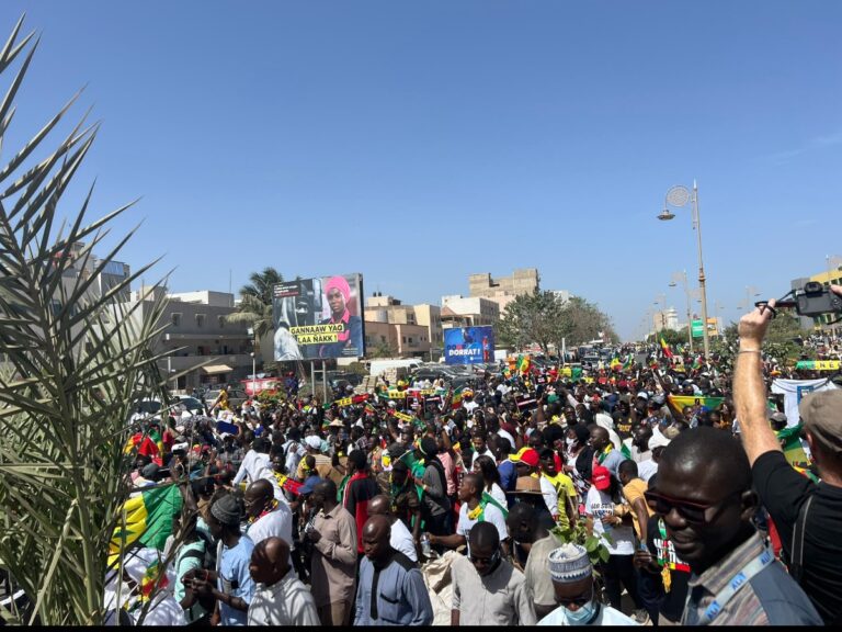 Sénégal: la rue maintient la pression sur Macky Sall