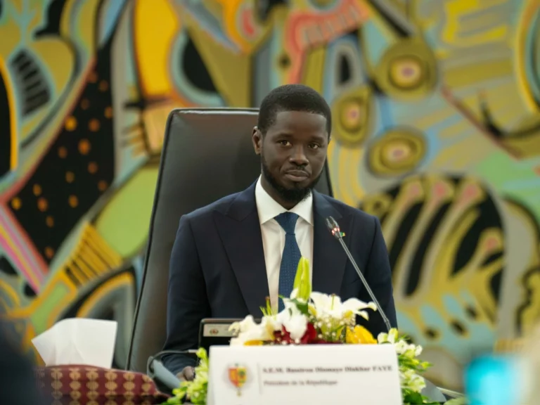 Sénégal: la révision de la Constitution rejetée par la commission des lois