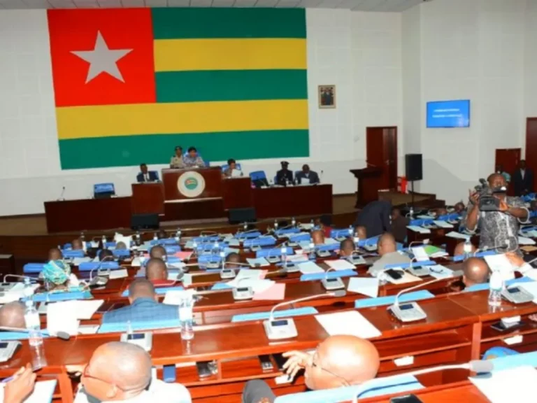 Togo: les députés adoptent définitivement la nouvelle constitution