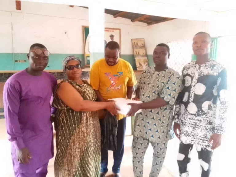 Bénin - Les Démocrates: la 12e circonscription électorale reçoit du matériel de travail sur l'explication du code électoral