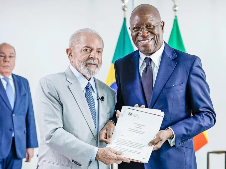Diplomatie: Boniface Vignon, l'ambassadeur du Bénin près du Brésil présente ses lettres de créance à Lula de Silva