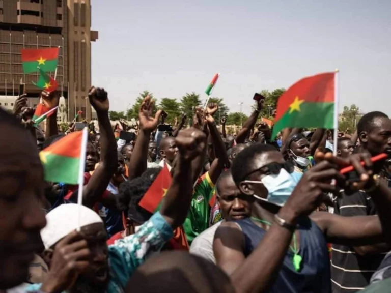 Burkina Faso: des manifestants exigent la prolongation de la transition