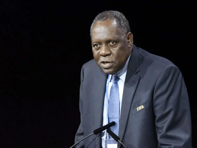 Issa Hayatou est mort