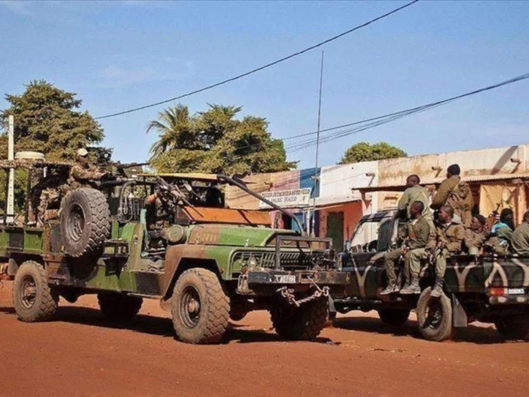 Mali: un camp de la gendarmerie attaqué par des terroristes à Bamako